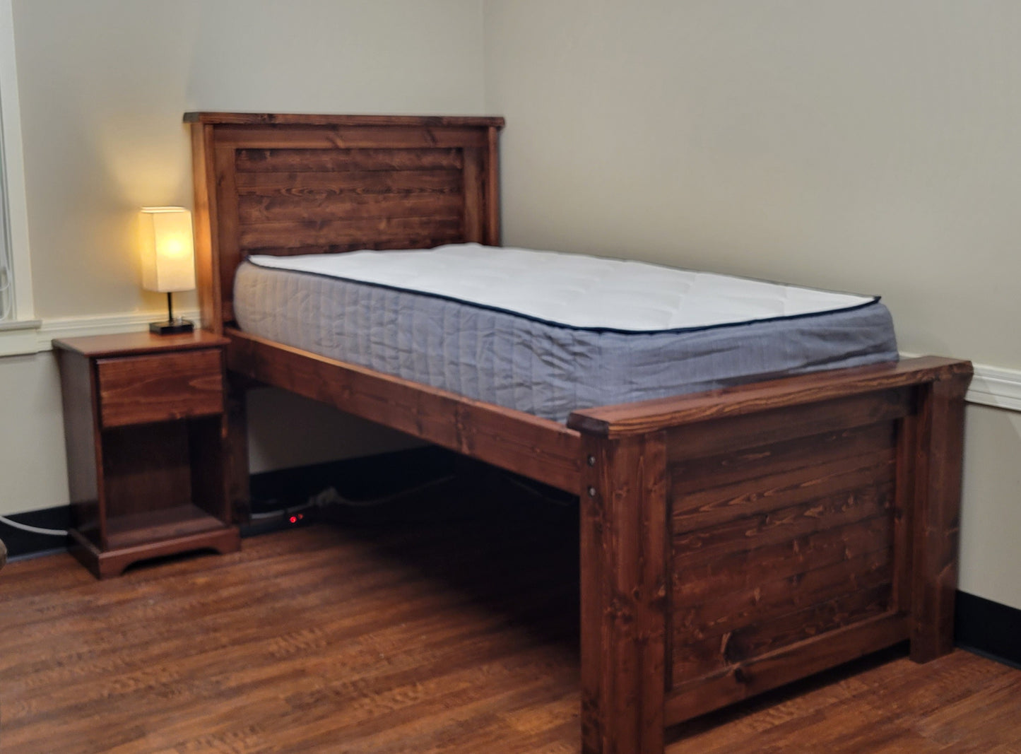 Carlisle Style Traditional Bed